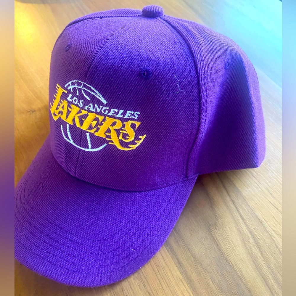 Lakers bent bill Velcro back